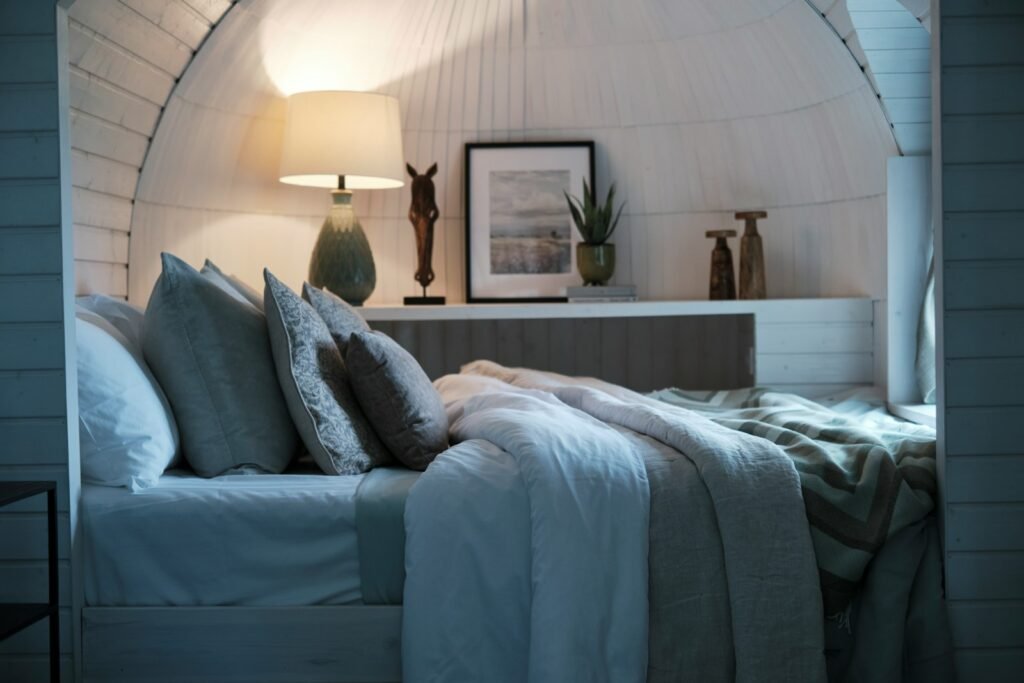 Photo by Iglucraft Creating a consistent sleep routine for better health